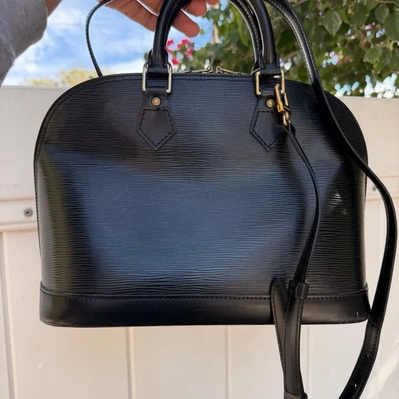 Authentic Louis Vuitton Epi Alma Leather Bag - Picture 3 of 11